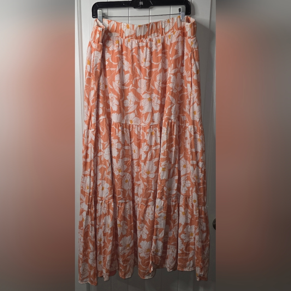 Torrid Peach and White Floral Full Maxi Skirt 3 (Torrid Size) ❤️